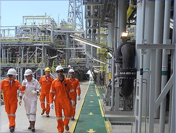 Oil worker operating slickline equipment
